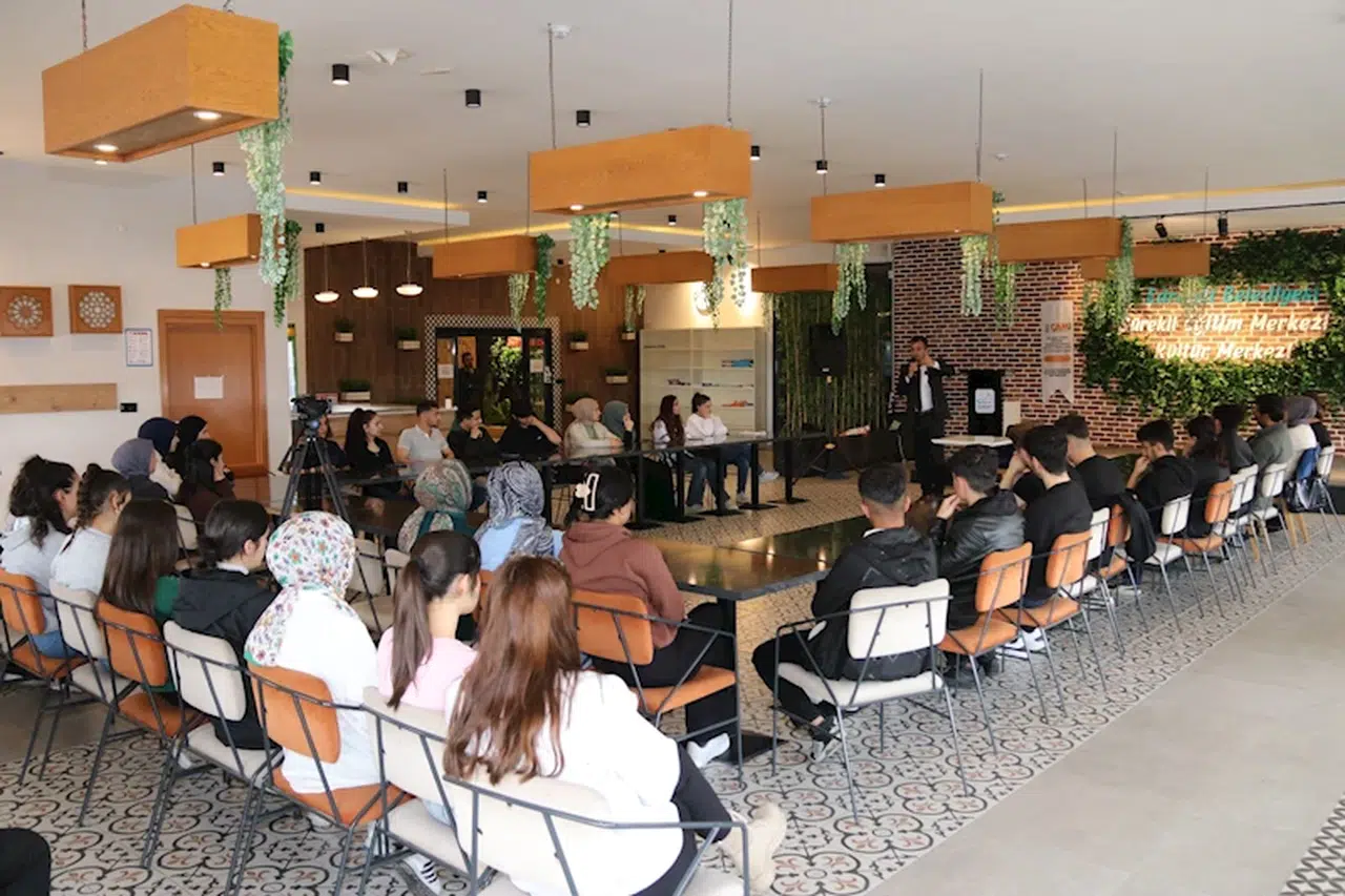 Van'da öğrencilere 'Hızlı okuma teknikleri ve Motivasyon Semineri'