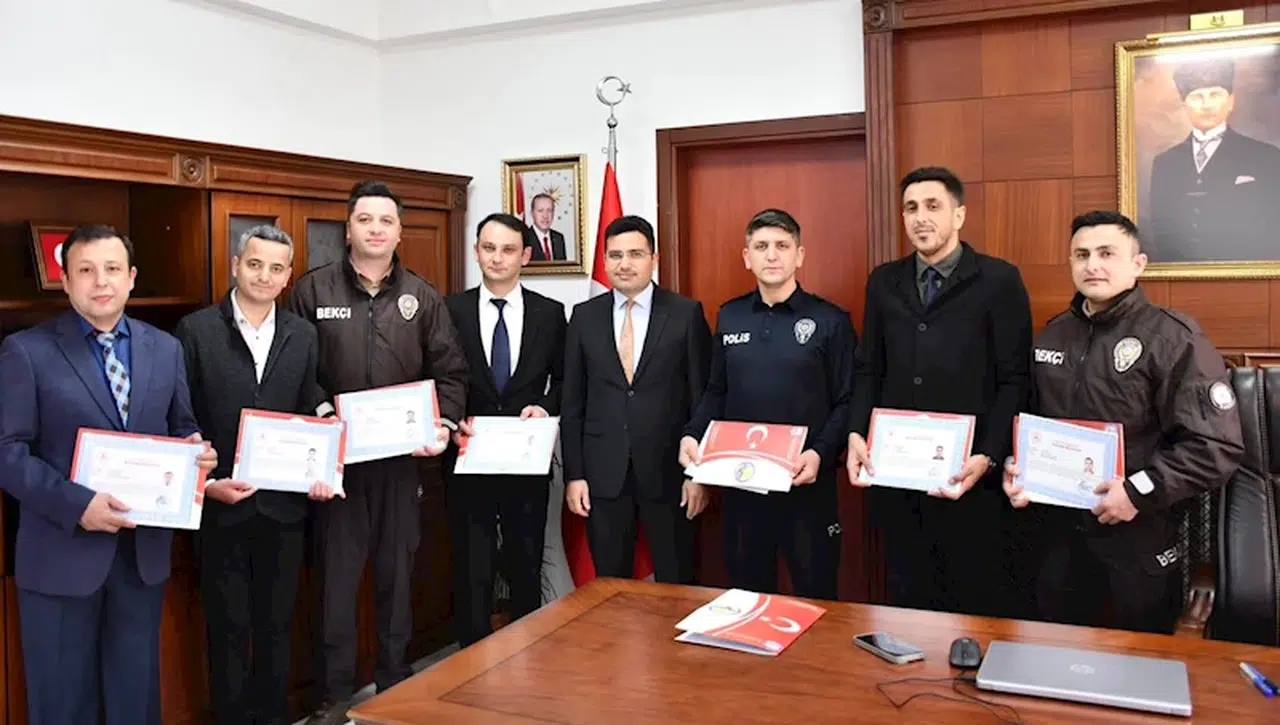 Uyuşturucu operasyonu yapan polis ve bekçilere başarı belgesi