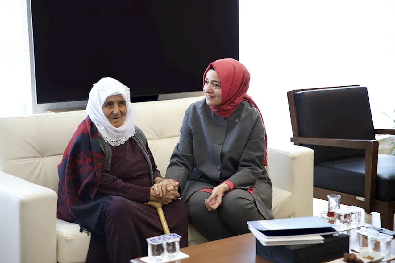 AK Parti Genel Başkan Yardımcısı Kaya, şehit annesi ile görüştü