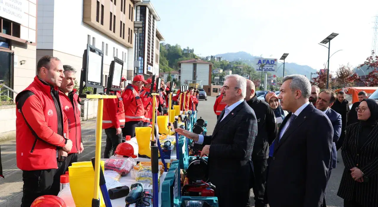 İçişleri Bakan Yardımcısı Karaloğlu, Rize'de incelemelerde bulundu