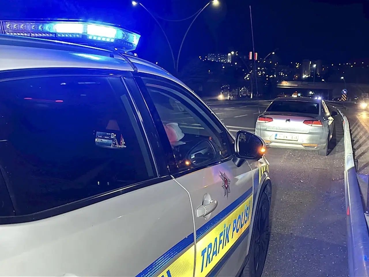 Yolun karşısına geçmeye çalışırken otomobilin çarptığı yaya öldü