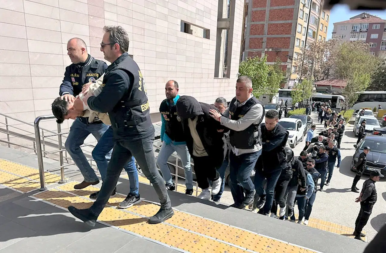 Eskişehir merkezli dolandırıcılık operasyonununda 20 tutuklama