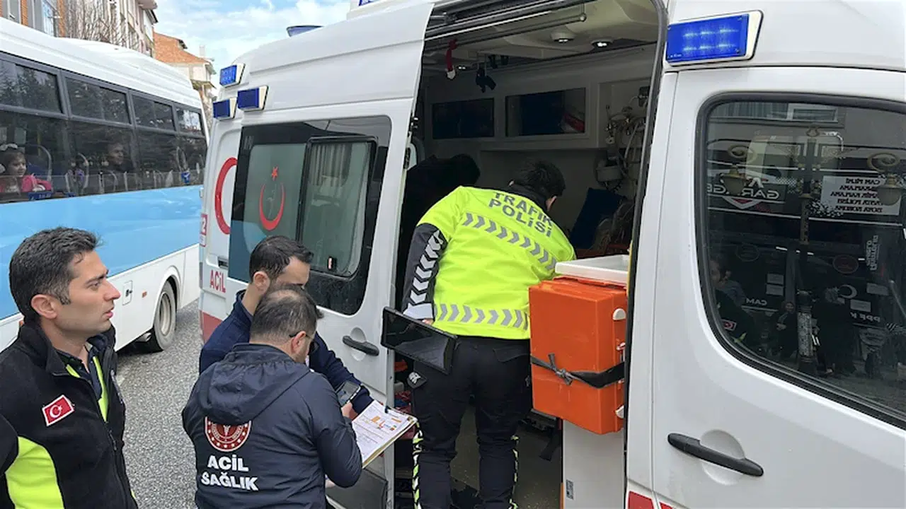 Kütahya'da Otomobil ile çarpışan motosikletteki 2 kişi yaralandı