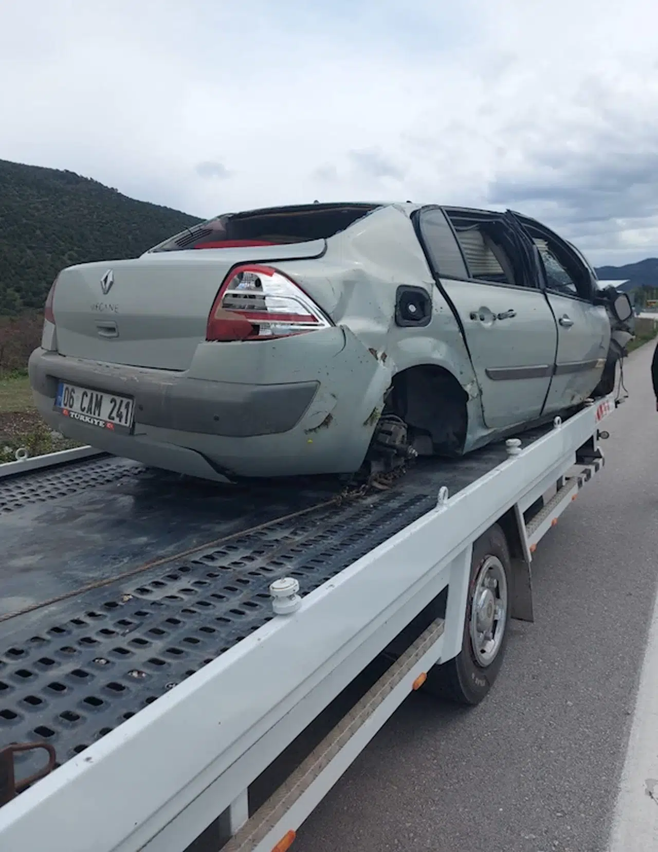 Sürücüsünün kontrolünü yitirdiği otomobil, devrildi; 5 yaralı