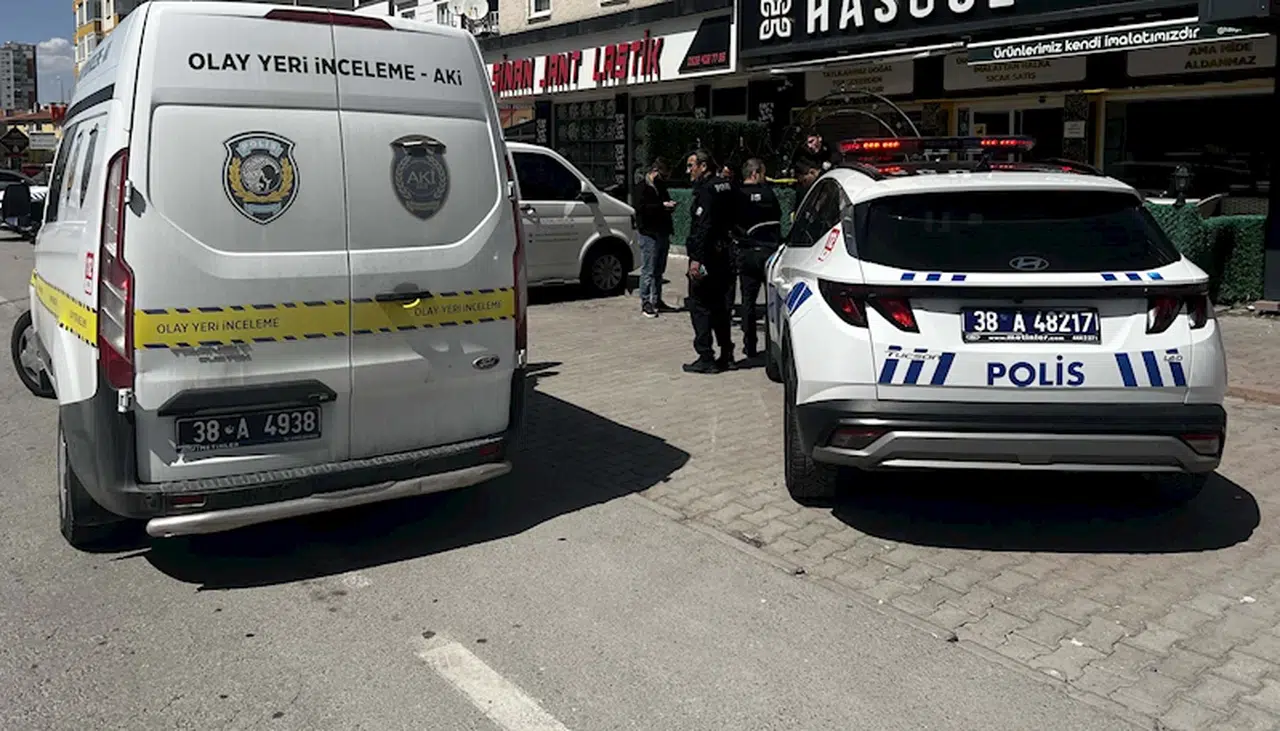 Husumetlisinin pastanede tabancayla vurduğu kişi, kurtarılamadı