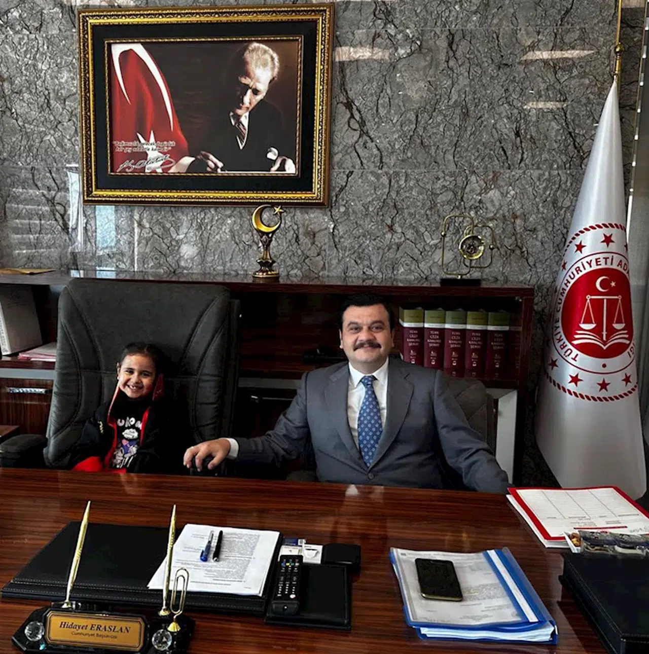 Erdemli Cumhuriyet Başsavcısı, makamını minik öğrencilere devretti