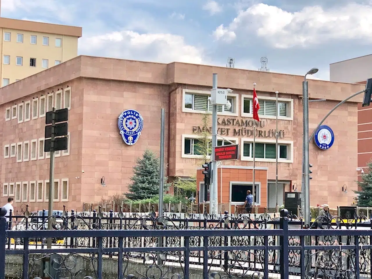 Hamile kadın evinde bıçaklanarak öldürüldü, eşi gözaltına alındı