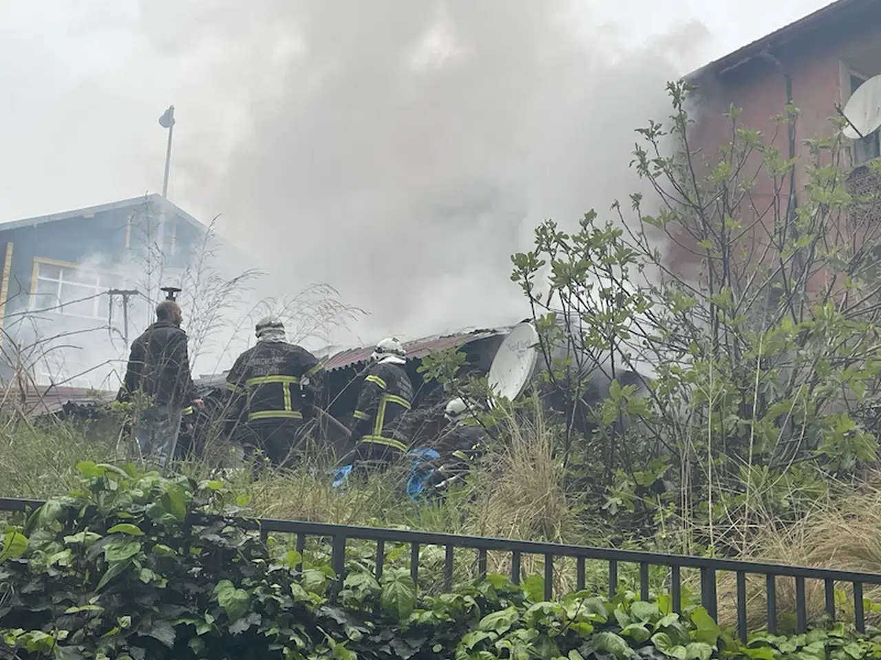 Yangında mahsur kalan görme engelliyi otopark görevlisi kurtardı