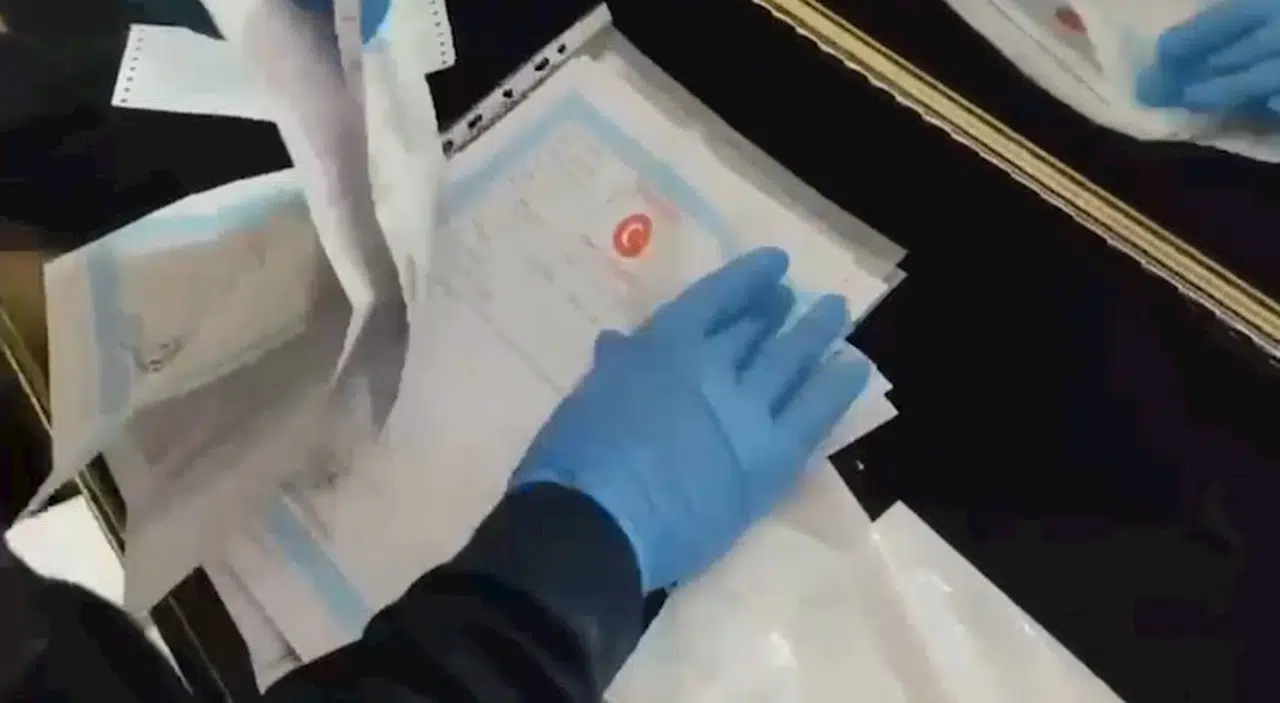 Manisa'da 'Çakallar' ve 'Tokuçlar' suç örgütlerine operasyon: 11 gözaltı