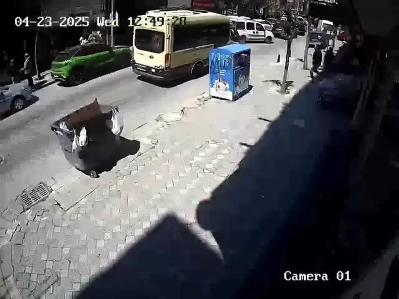 İstanbul - Zeytinburnu'nda deprem anında binanın 3'üncü katından atladı 