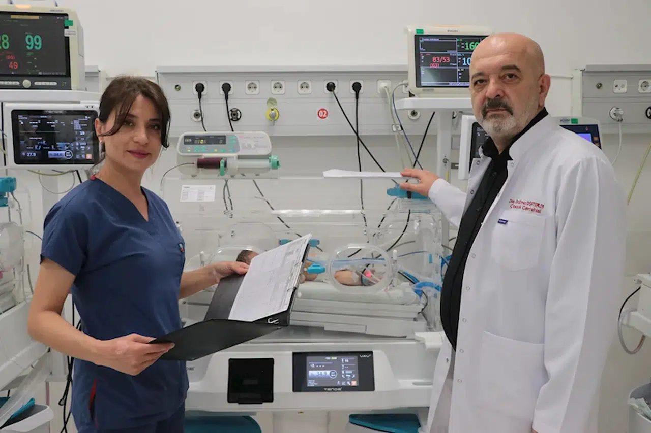 30 bin doğumda bir görülen hastalıkla doğan bebek, ameliyat edildi