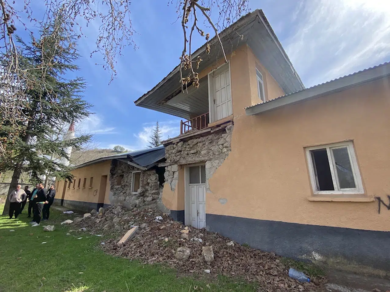 Depremde hasar gören 151 yıllık hükümet konağı için onarım talebi