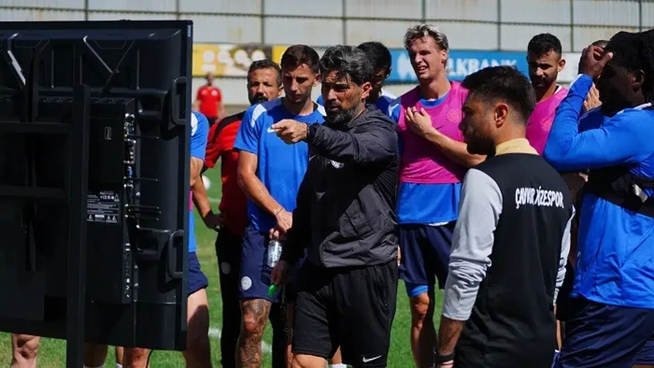 Rizespor Savunması Çöküşte: Taraftarlar Teknik Direktör İlhan Palut'a İsyanda