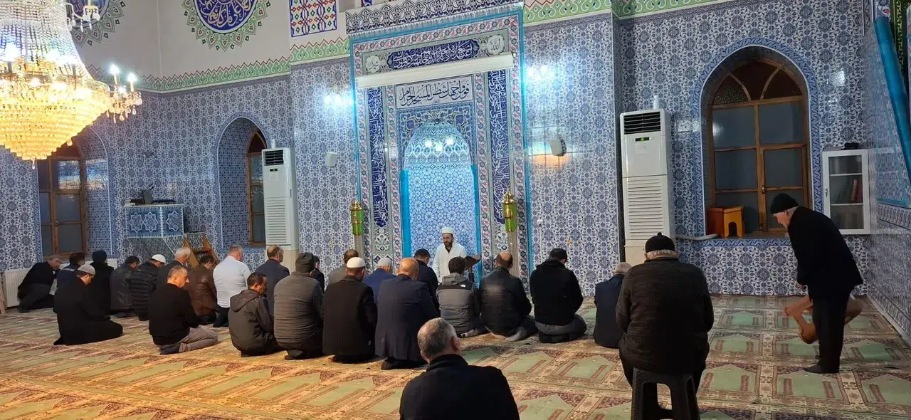 Ardanuç'ta Sabah Namazı Buluşması: Protokol ve Vatandaşlar Hazır Bulundu