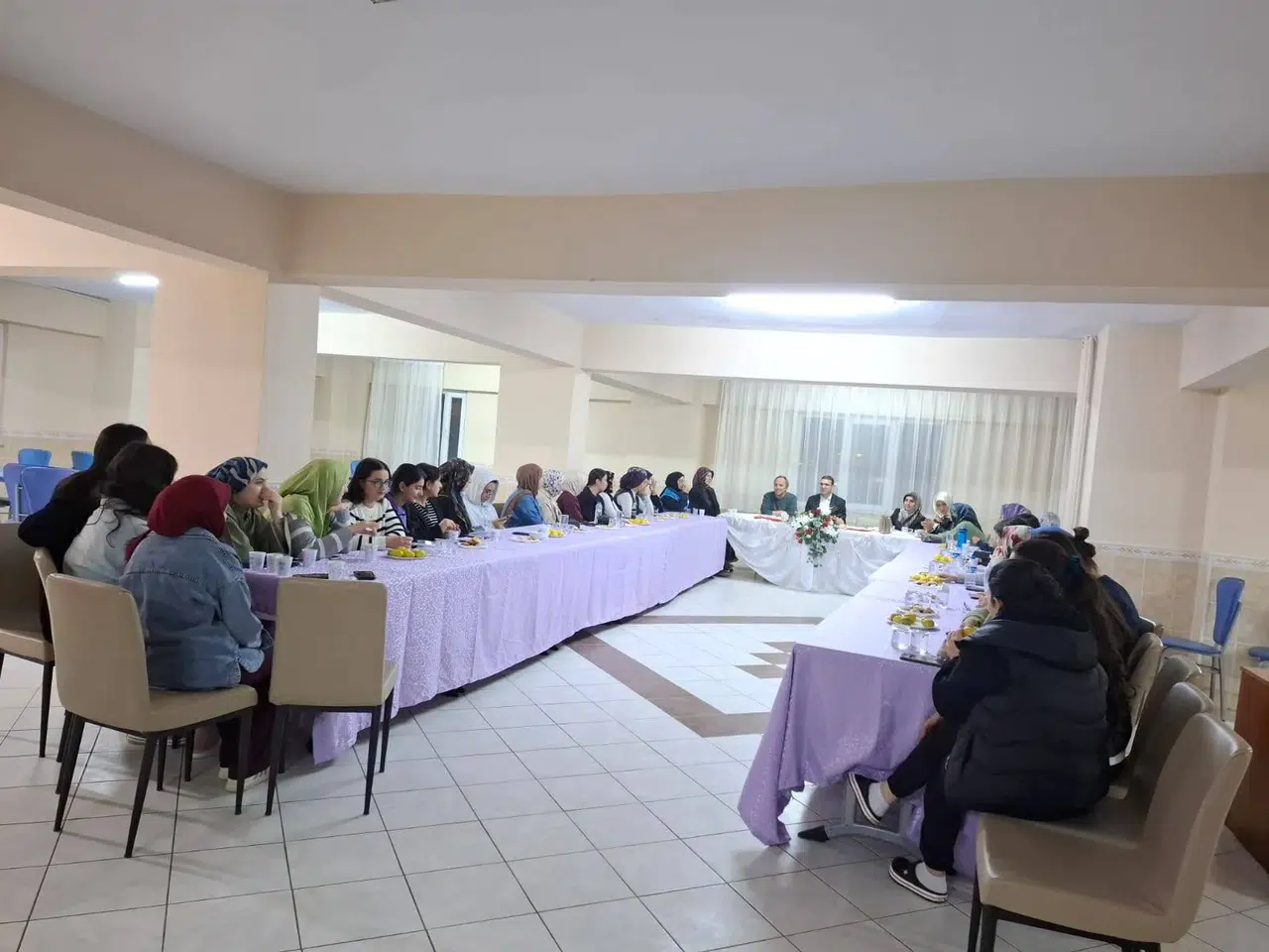 Oltu'da üniversite öğrencilerine yönelik tanışma programı düzenlendi, sosyal destek aktarıldı