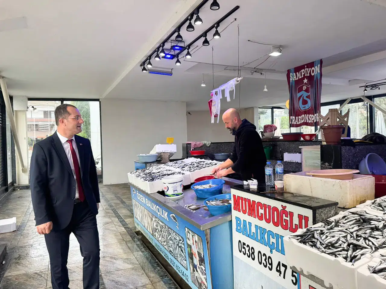 Başkan Ekim, balıkhane esnafını ziyaret ederek destek ve hayırlı işler diledi