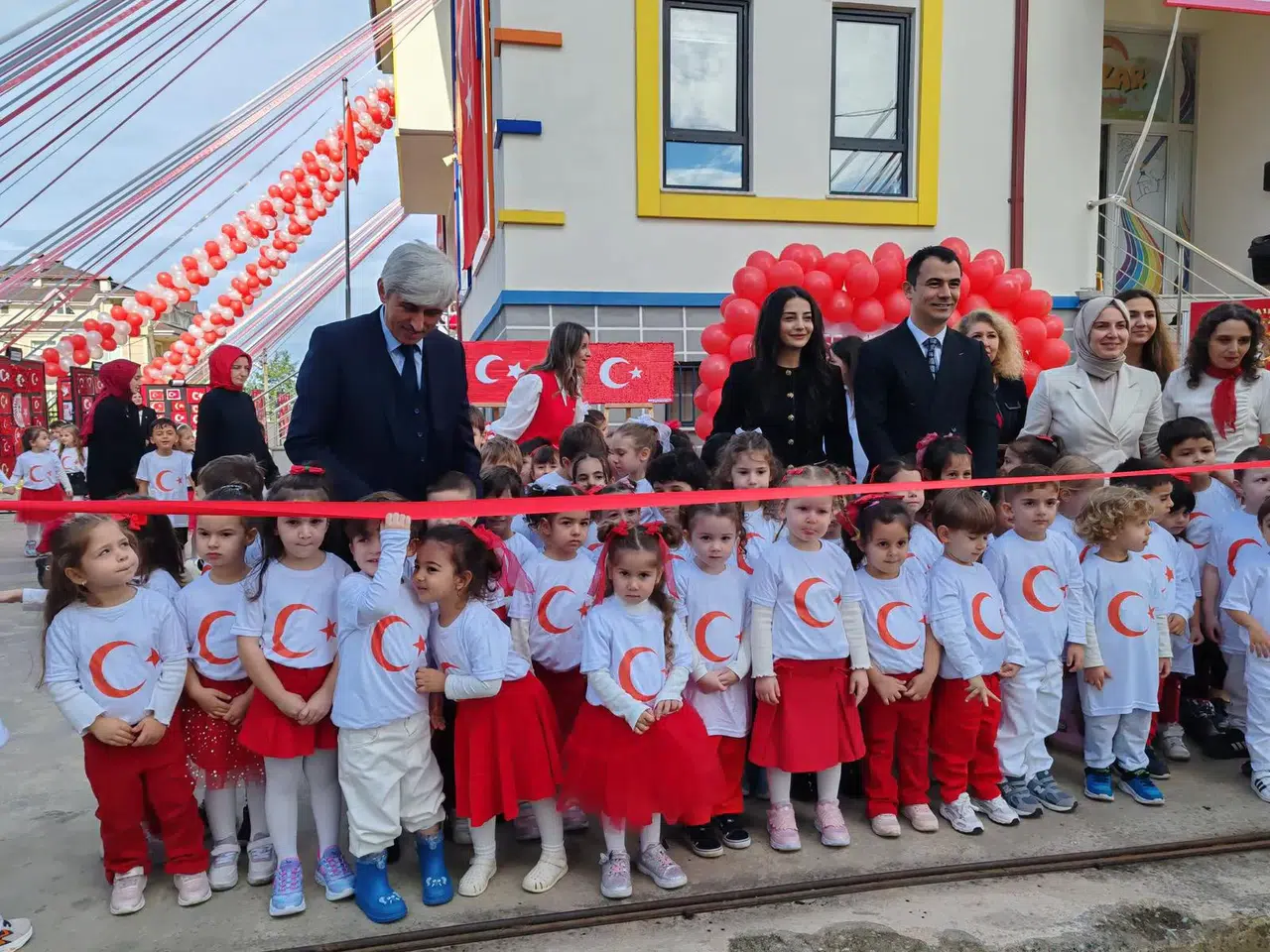 Cumhuriyet Bayramı coşkusu Pazar'da, miniklerin danslarıyla taçlandı!