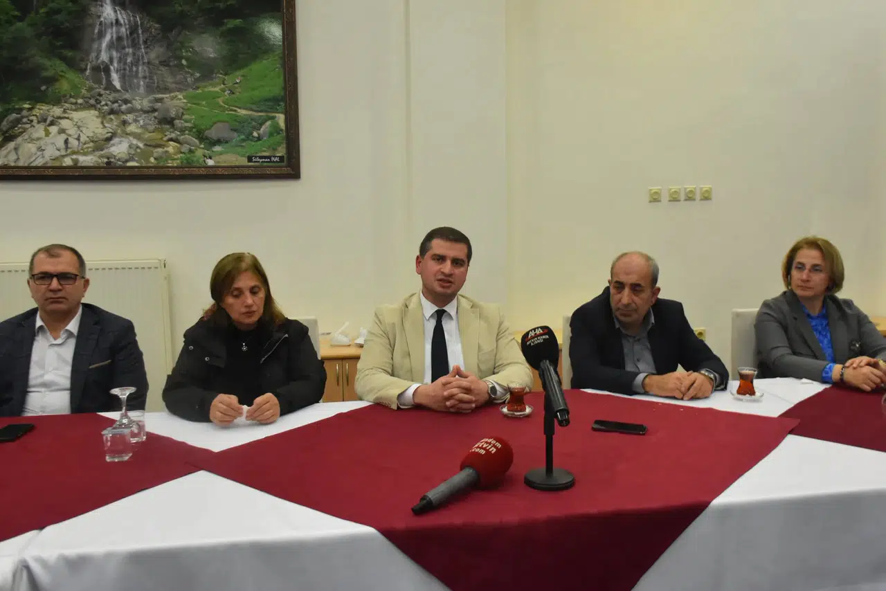 AK Parti Artvin İl Başkanı Aydemir, medya ile buluştu ve yerel gündemi değerlendirdi