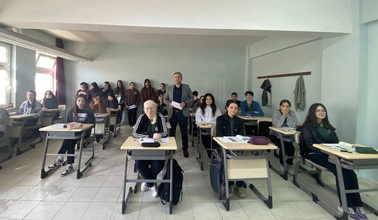 Beşikdüzü'nde öğrenciler için dijital eğitim desteği sağlandı, akademik başarı artacak!