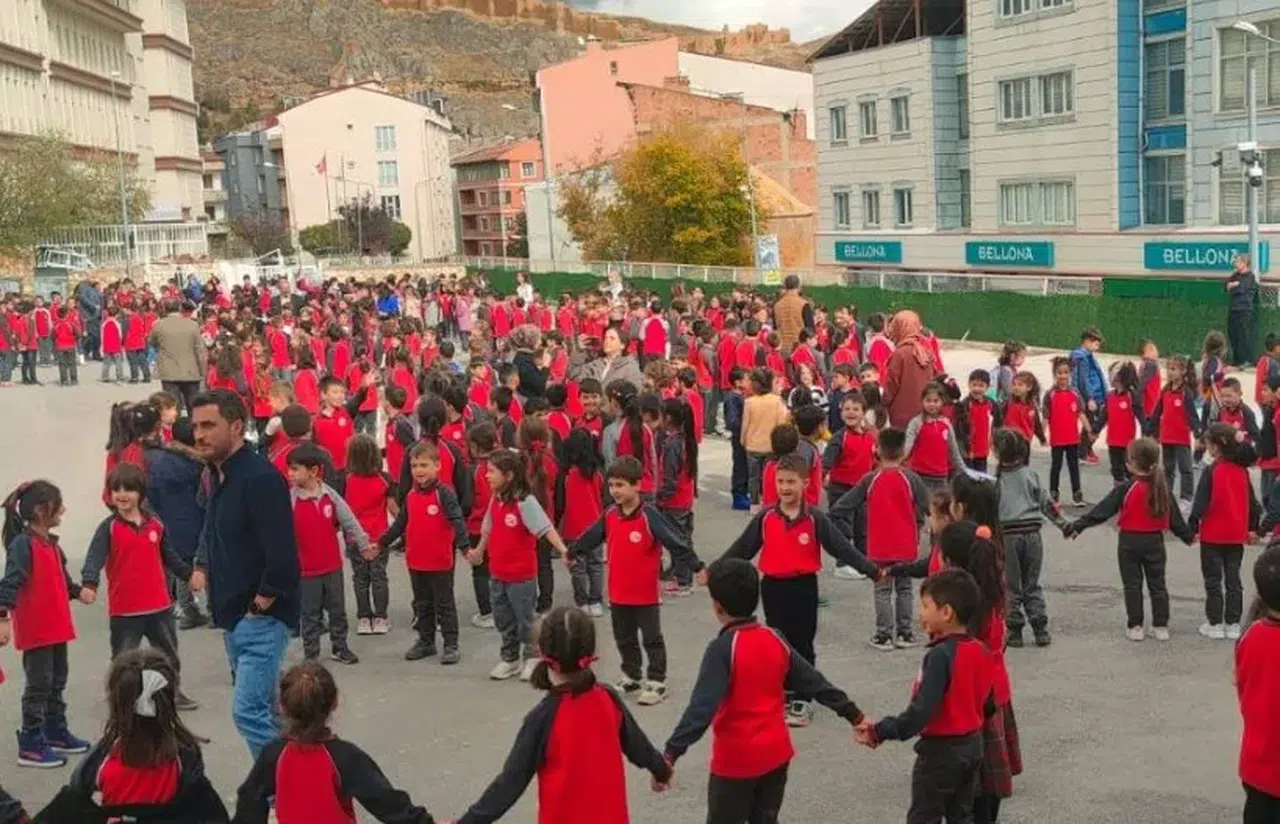 Bayburt'ta Afet Tatbikatı: Öğrenciler Güvenli Tahliye Uyguladı