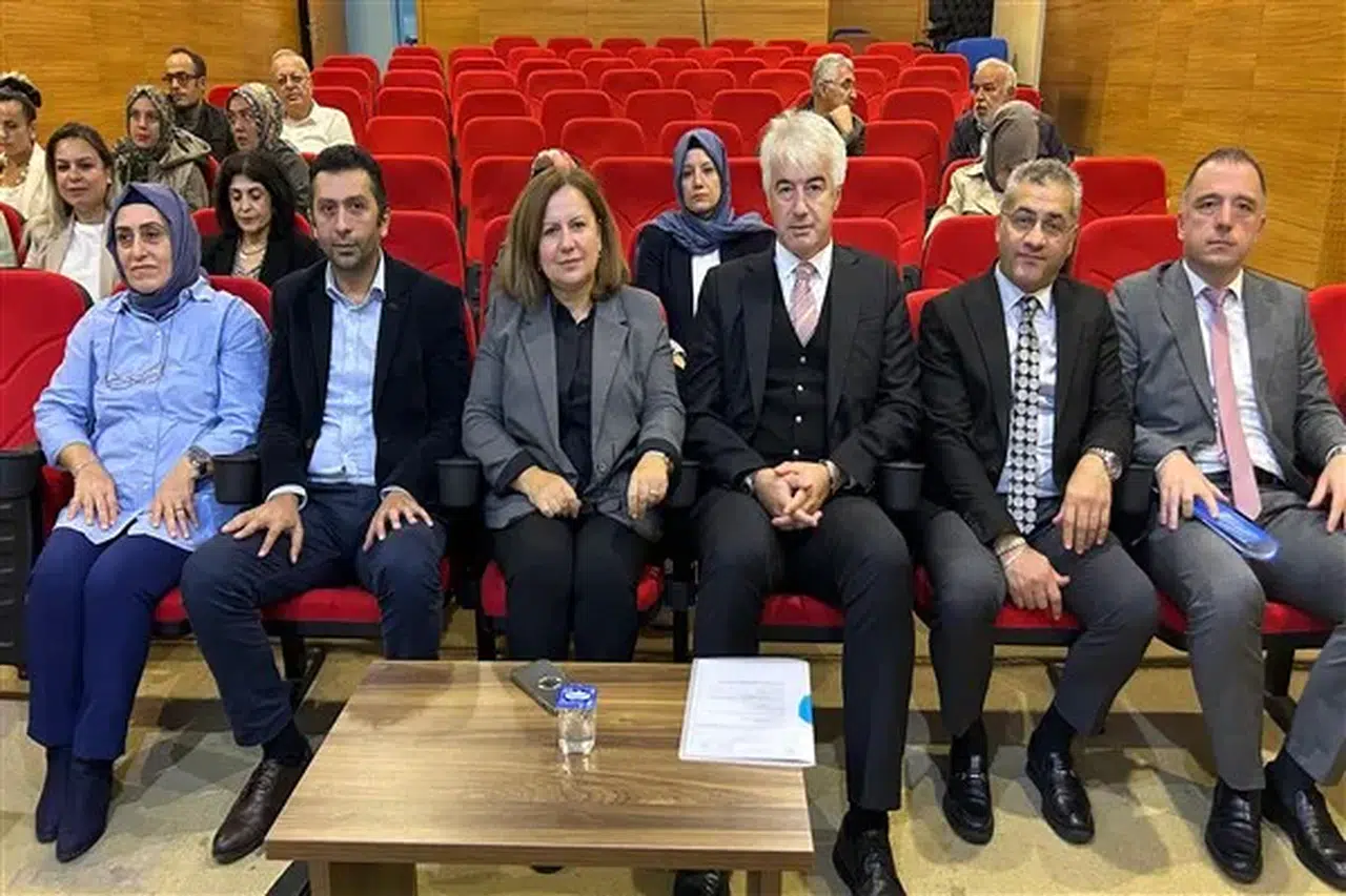 Rize'de Erdoğan Üniversitesi'nde Çay Bahçeleri İçin Bakım Çalışmaları Etkinliği Düzenlendi