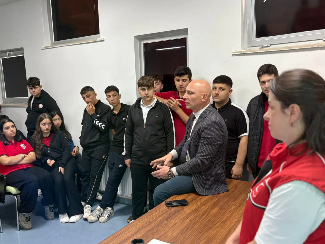 Hopa Gençlik Merkezi'nde gençler unutulmaz bir gün yaşadı, beceriler kazanarak sosyalleşti