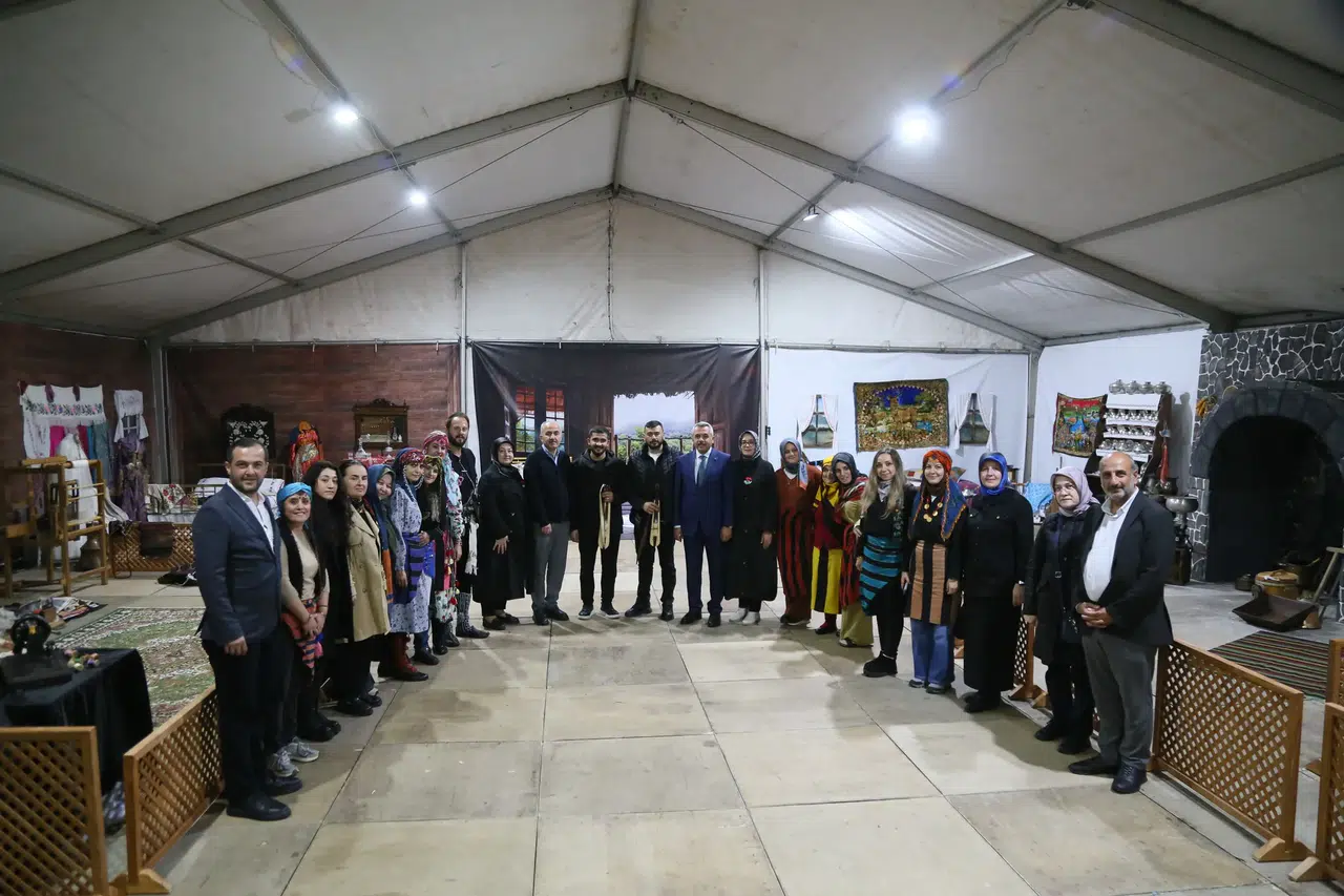 Rize’nin Yöresel Lezzetleri Protokolün Beğenisini Topladı