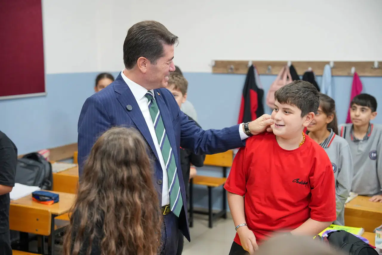 Ortahisar Belediyesi'nden öğrencilere hijyenik su desteği projesi başlatıldı