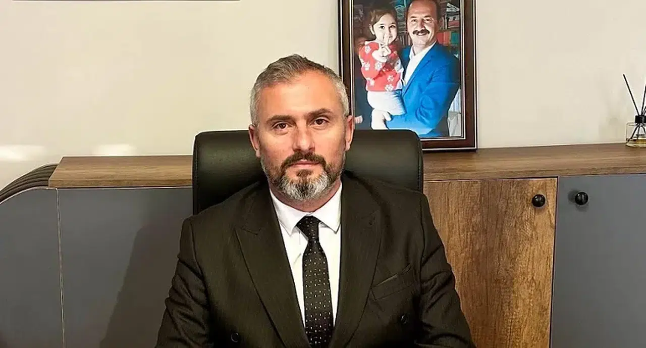 Kutanoğlu'ndan Rize-Artvin Havalimanı'na Sert Eleştiri: Rizeliler Yüksek Uçak Biletlerinden Şikayetçi!