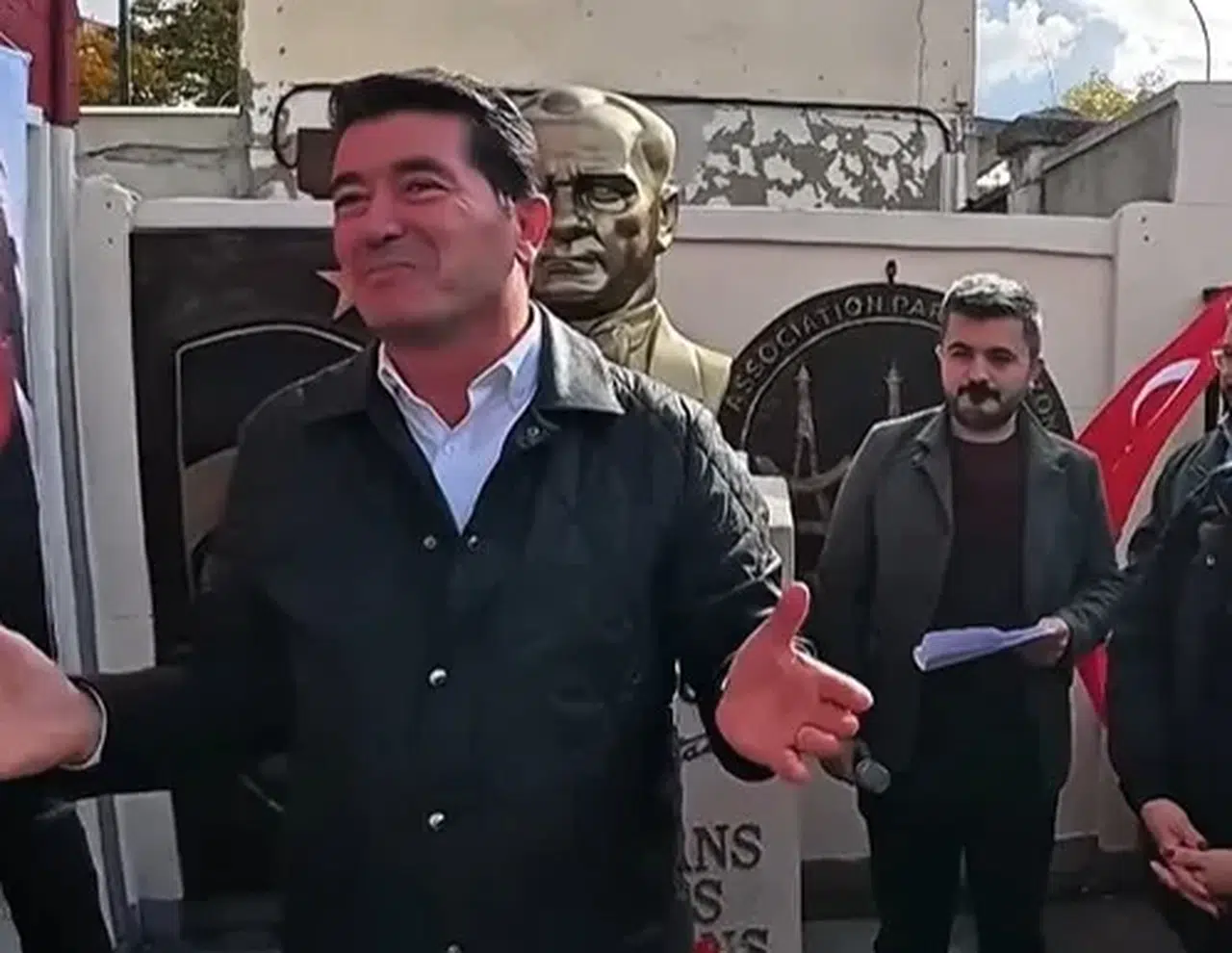 Paris'te Atatürk büstü buluşması: Başkan Kaya Trabzonlularla bir araya geldi