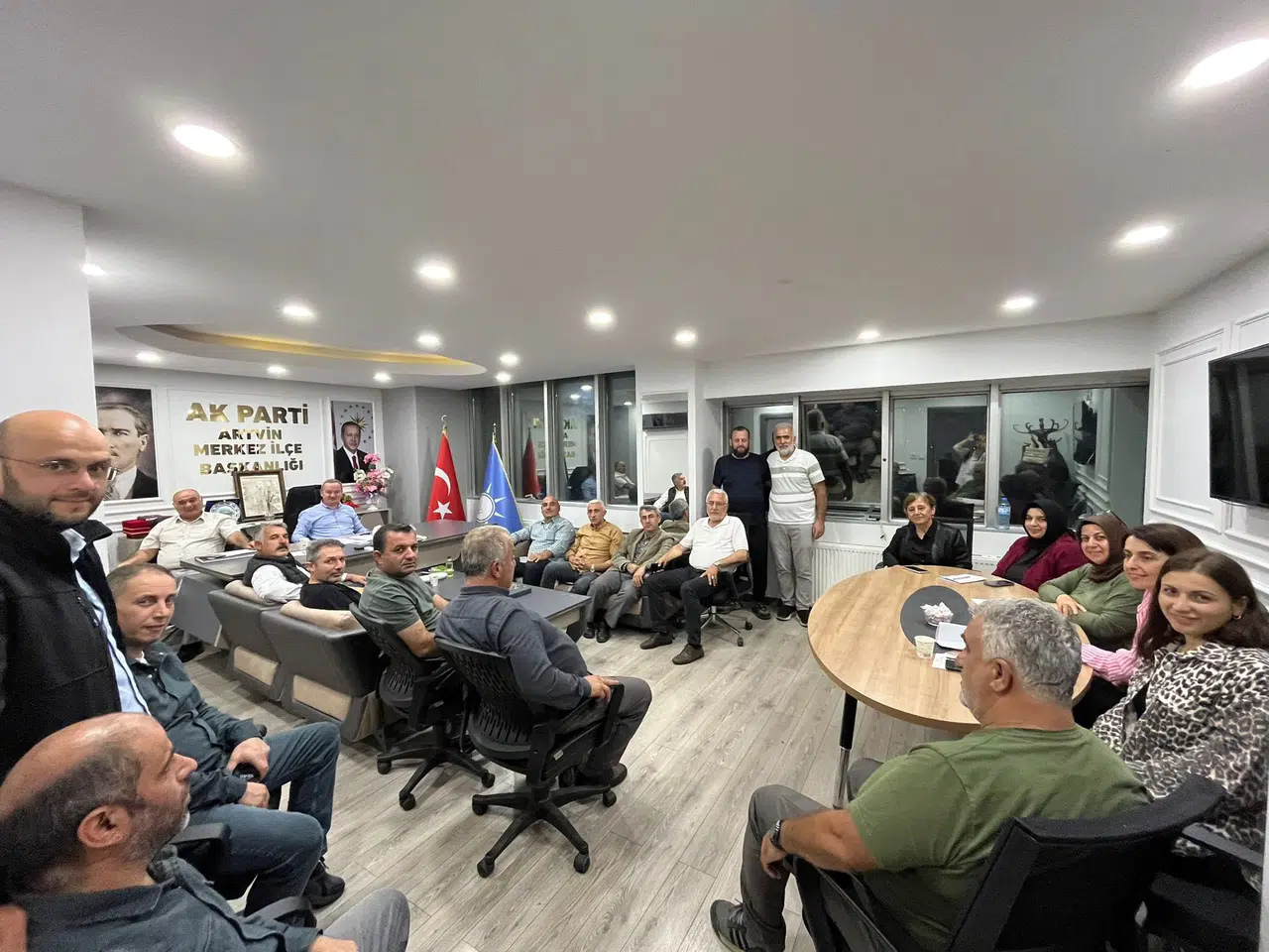 AK Parti Artvin Merkez İlçe Toplantısı'nda Birlik ve Beraberlik Vurgusu Yapıldı