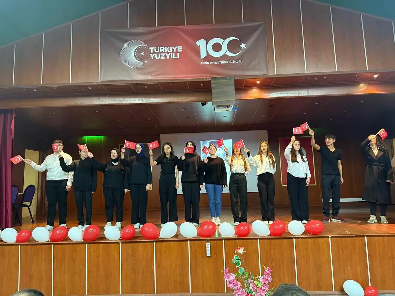 Pazaryolu'nda Cumhuriyet Bayramı coşkuyla kutlandı, ödüller sahiplerini buldu!