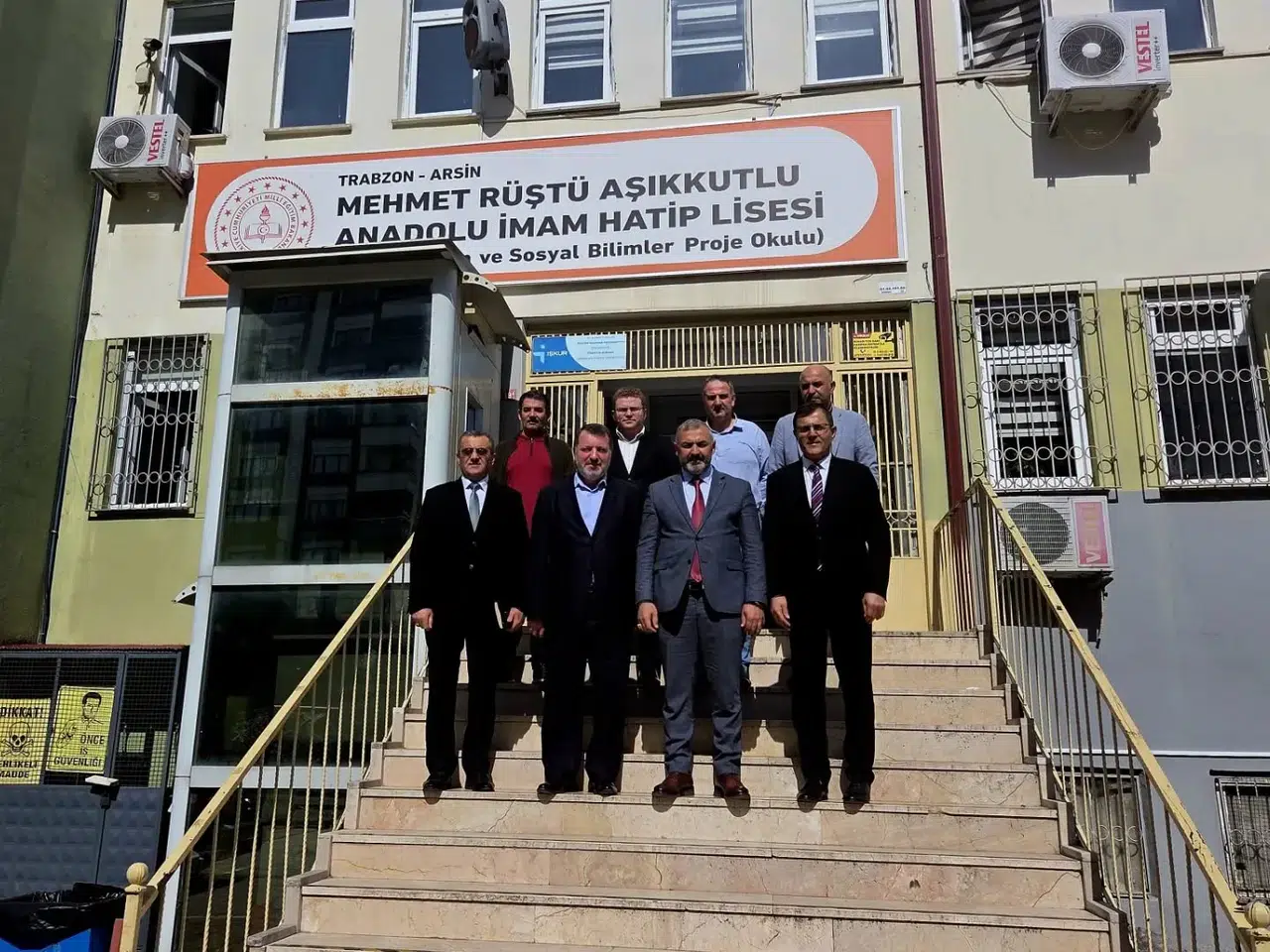 Eğitimde Gelecek İçin Arsin Belediye Başkanı'ndan Okul Ziyaretleriyle Destek Hamlesi