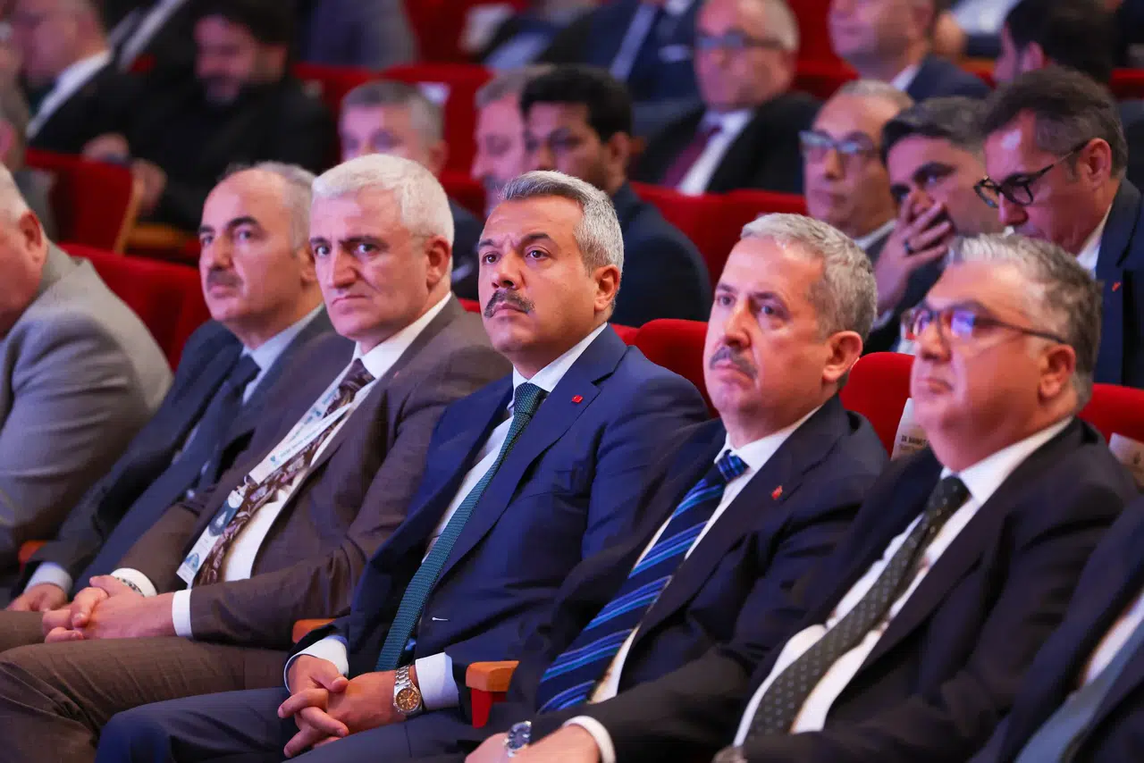 Rize'de Dijital Ekonomi ve Ticaret Zirvesi'nde Uluslararası İş Birliği Konuşuldu