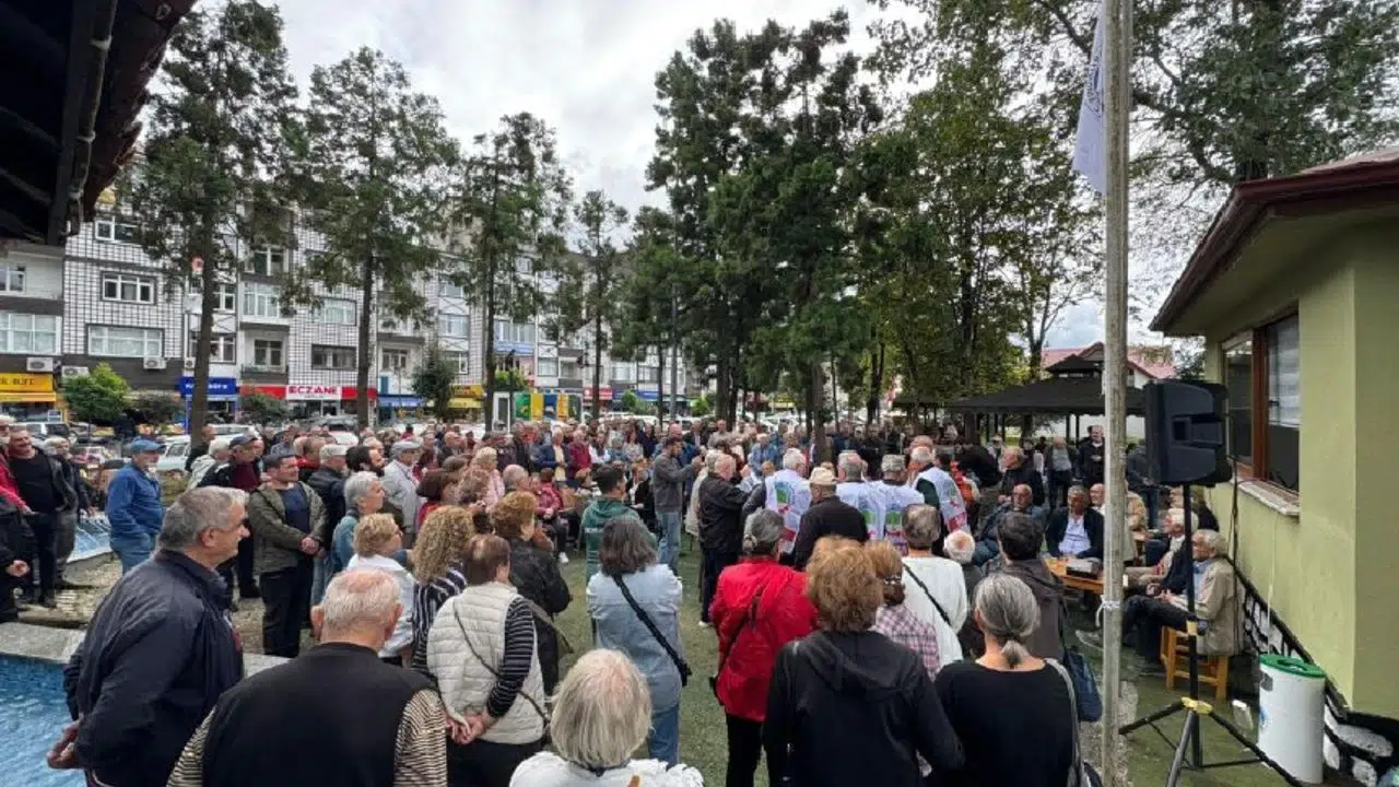 Fındıklı'da Emekli Dayanışma Evi Açıldı: Okuma ve Düşük Ücretli Çay İmkanı!