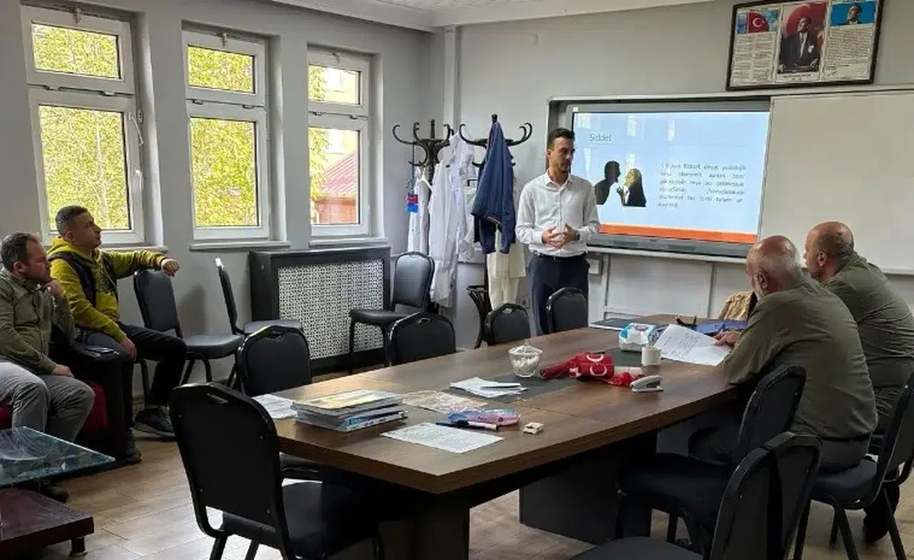 Trabzon'da Kadına Yönelik Şiddetle Mücadele Eğitimi Verildi