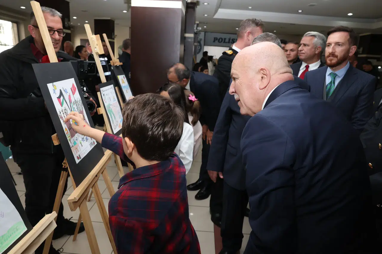 Erzurum'da Filistin temalı resim sergisi, barış ve özgürlük mesajlarıyla büyük ilgi gördü