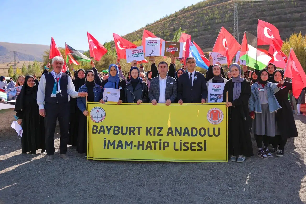 Bayburt'tan Filistin'e destek: Öğrenciler Sumud Gemisi ile farkındalık yarattı