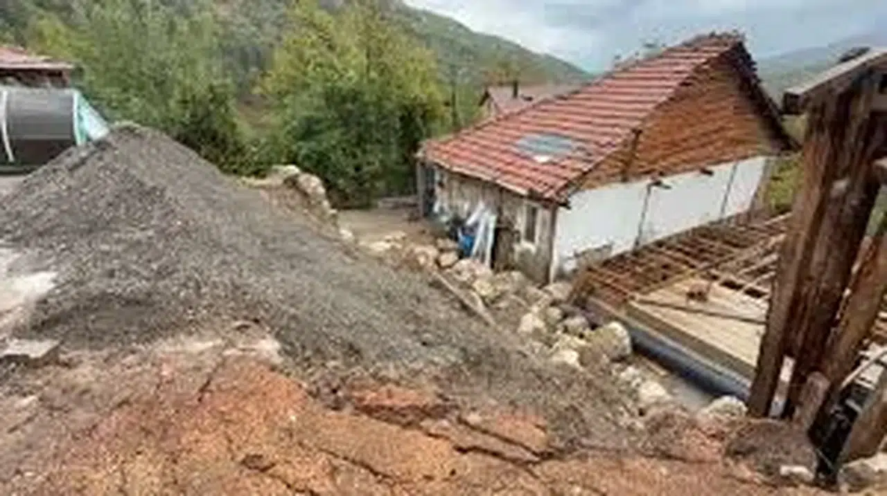 Bartın'da heyelan: 2 ev zarar gördü, 5 kişi tahliye edildi