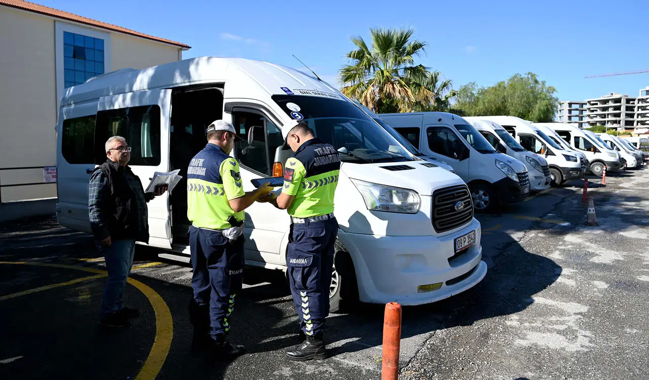 Kuşadası'nda Öğrenci Güvenliği İçin Servis Araçları Denetlendi