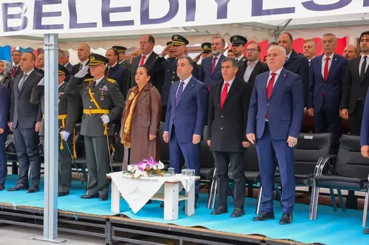 Bayburt'ta Cumhuriyet Bayramı coşkuyla kutlandı, Vali Eldivan önemli mesajlar verdi