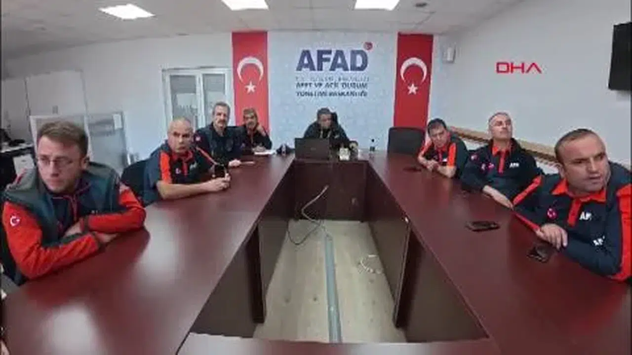 Erzurum'dan Gazze'ye AFAD ekibi dualarla uğurlandı, arama kurtarma çalışmaları için yola çıkıldı.