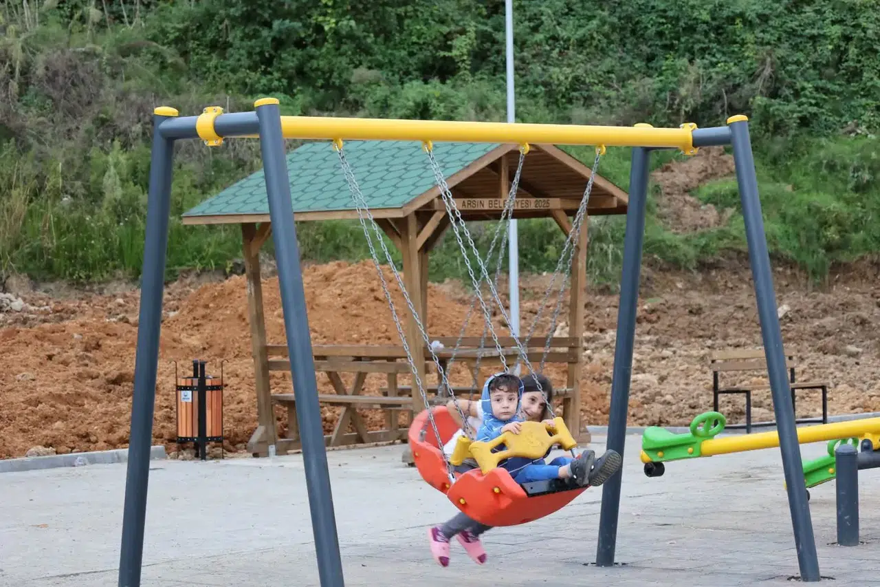 Arsin Belediyesi çocuklar için güvenli ve mutlu ortamlar yaratmaya devam ediyor
