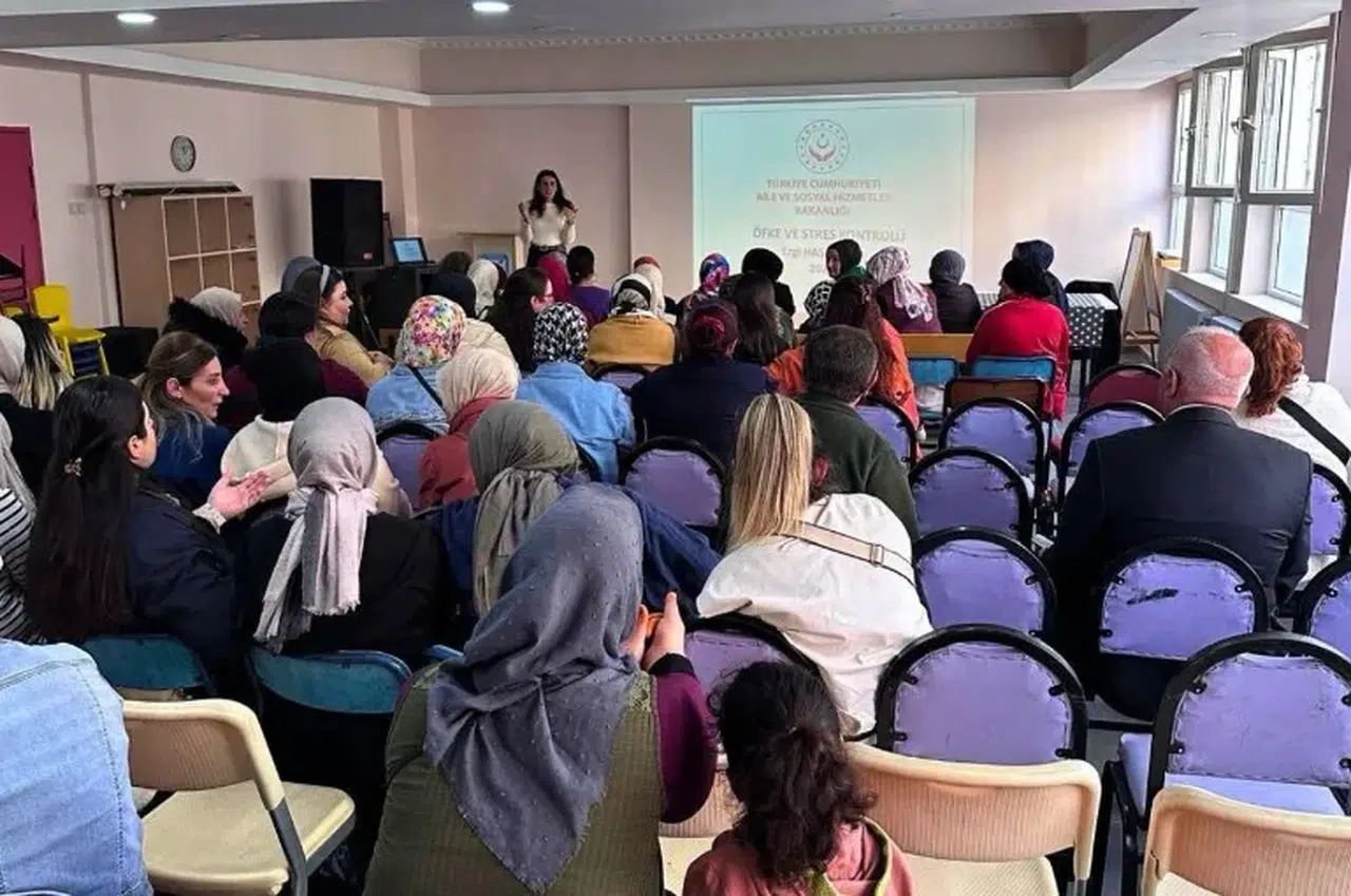 Trabzon'da velilere öfke ve stres kontrolü eğitimi verildi