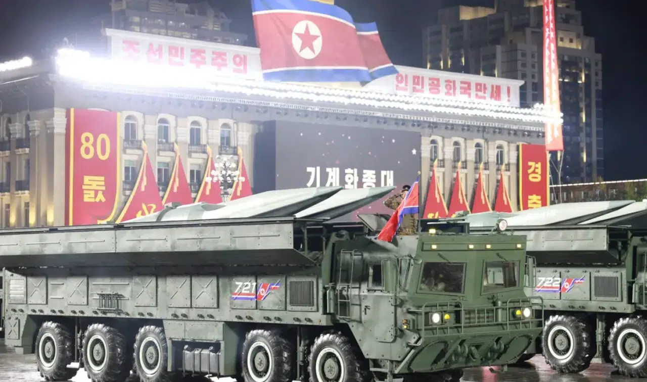 Kuzey Kore, Kore İşçi Partisi'nin 80. yılını askeri geçit töreniyle kutladı