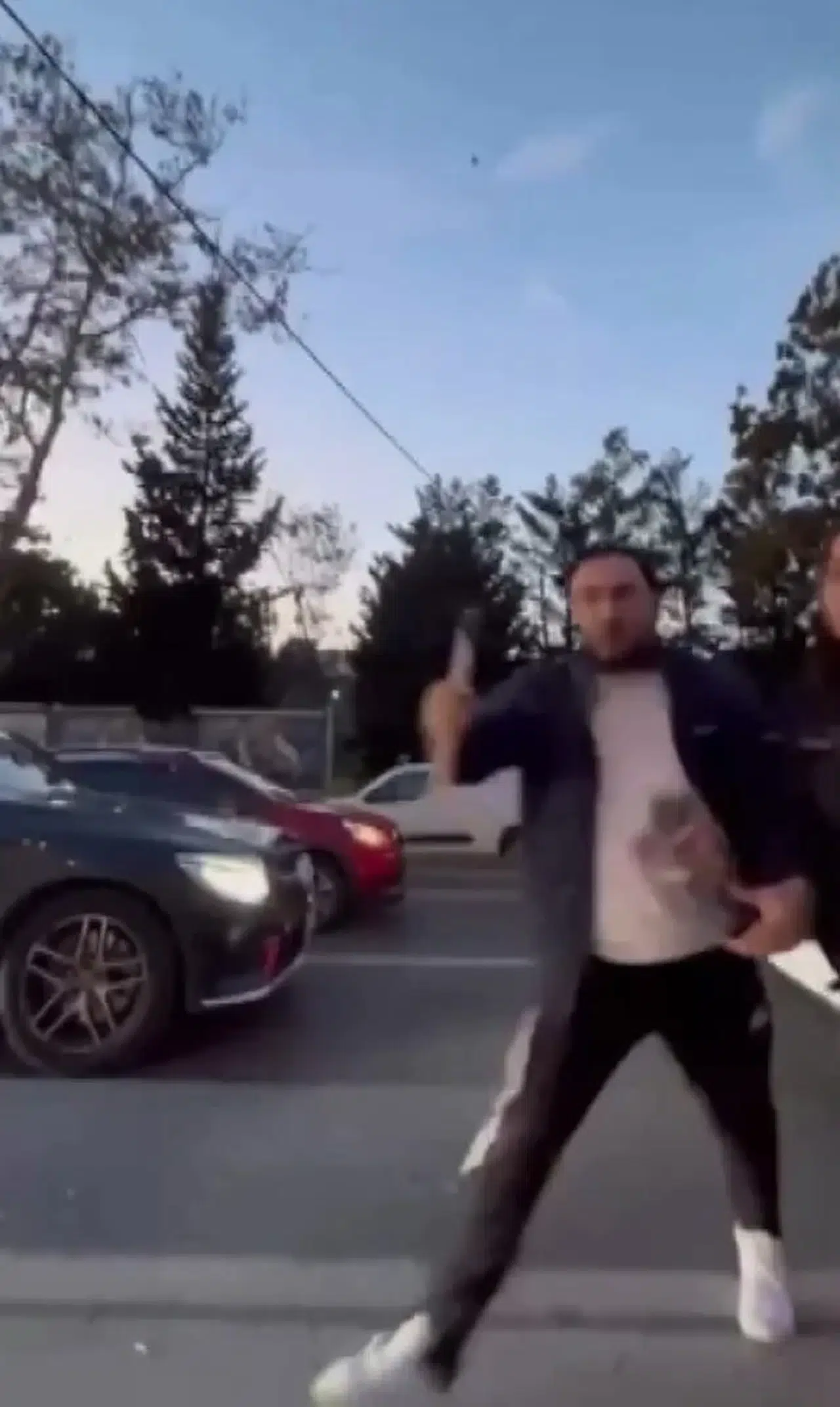 Kağıthane'de Çekiçle Araç Saldırısı: Şüpheli Gözaltında, İdari Cezası Var