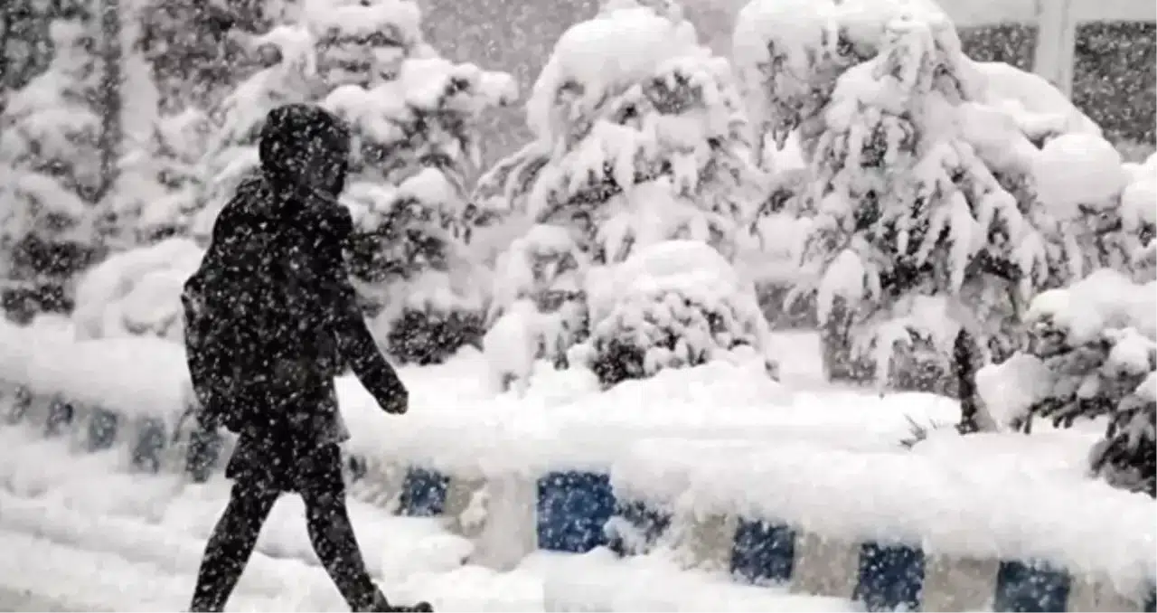 "Yarın Trabzon, Rize ve Artvin'de Okullar Tatil Mi? 13 Ekim Pazartesi Günü Eğitime Ara Verilecek Mi?"