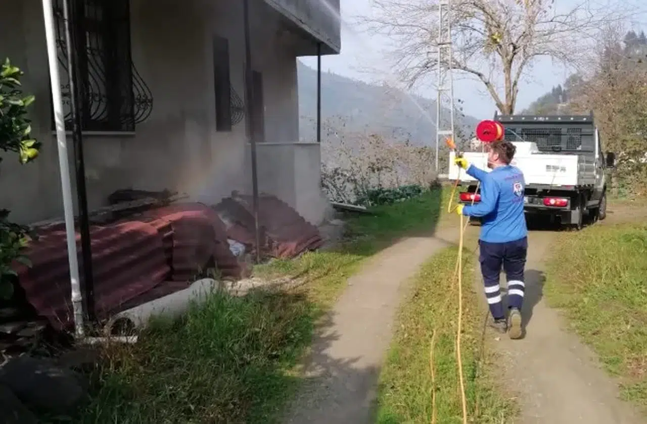 Ardıçatak Mahallesi’nde Kışlık İlaçlama Çalışmaları Devam Ediyor