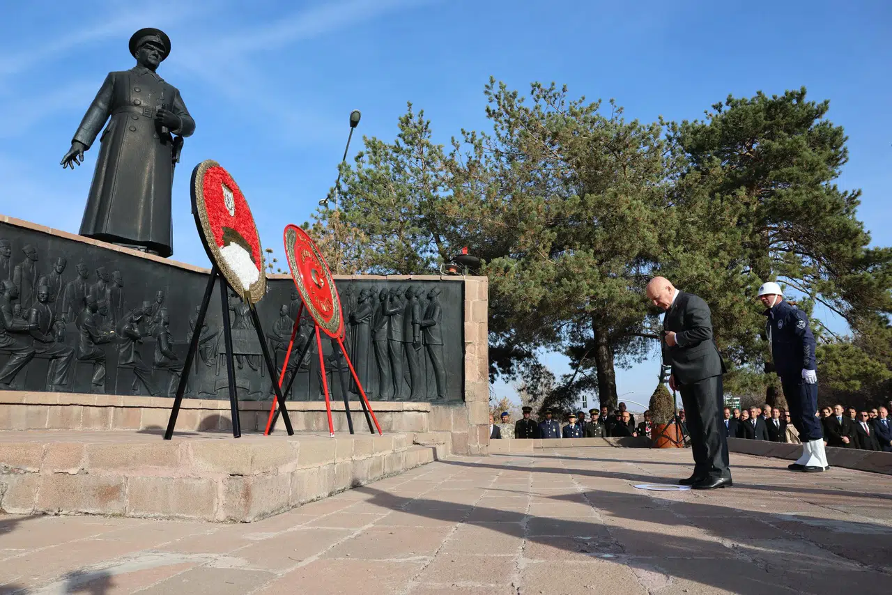 Erzurum’da 10 Kasım Anma Töreni Havuzbaşı Kent Meydanı’nda Gerçekleştirildi