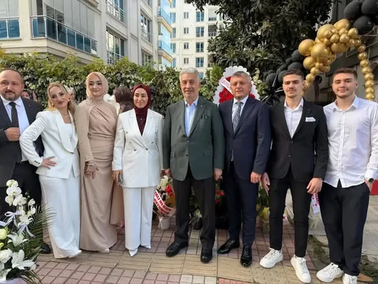 AK Parti Trabzon İl Kadın Kolları, Akçaabat’ta Güzellik Salonu Açılışına Katıldı